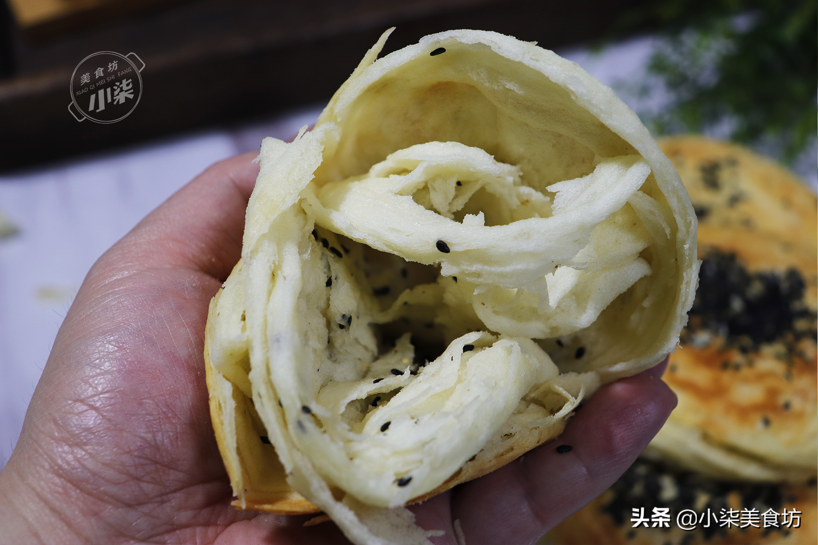 想吃酥掉渣饼，5分钟教会你，外酥里软又多层，一周吃7次都不嫌腻