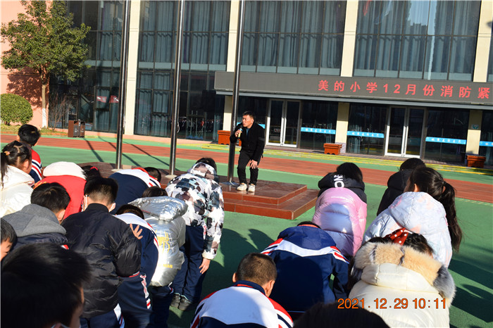 邯山區(qū)美的小學開展消防安全緊急疏散演練(圖10) 邯山區(qū)美的小學開展消防安全緊急疏散演練(圖10)