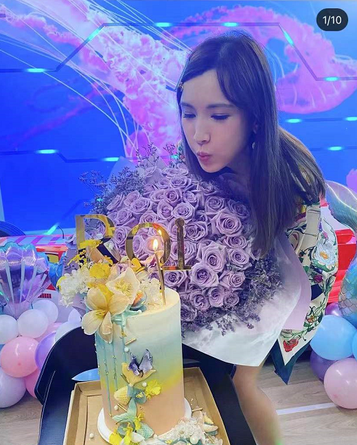 林志颖晒全家福为妻子庆生，还亲自驾豪车带陈若仪兜风，超宠溺