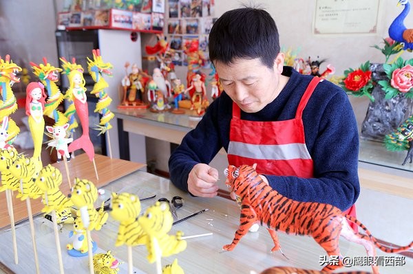 甘肃平凉：民间艺人制作“面塑老虎”迎新年 惟妙惟肖惹人爱