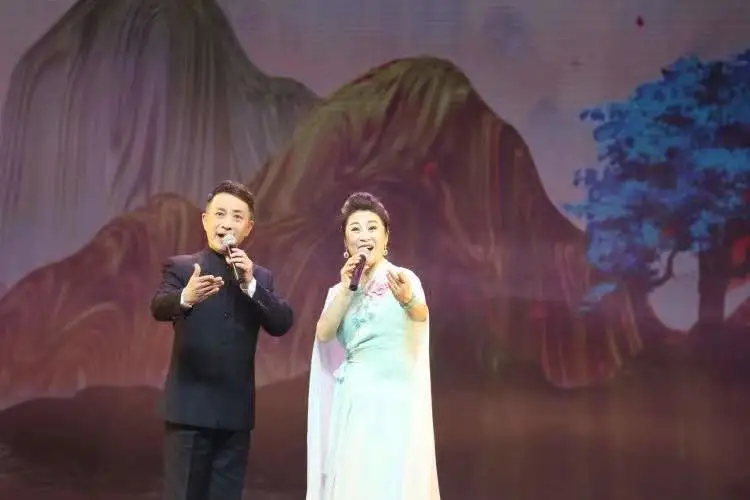 风起东方传戏韵,一城欢歌蕴古今