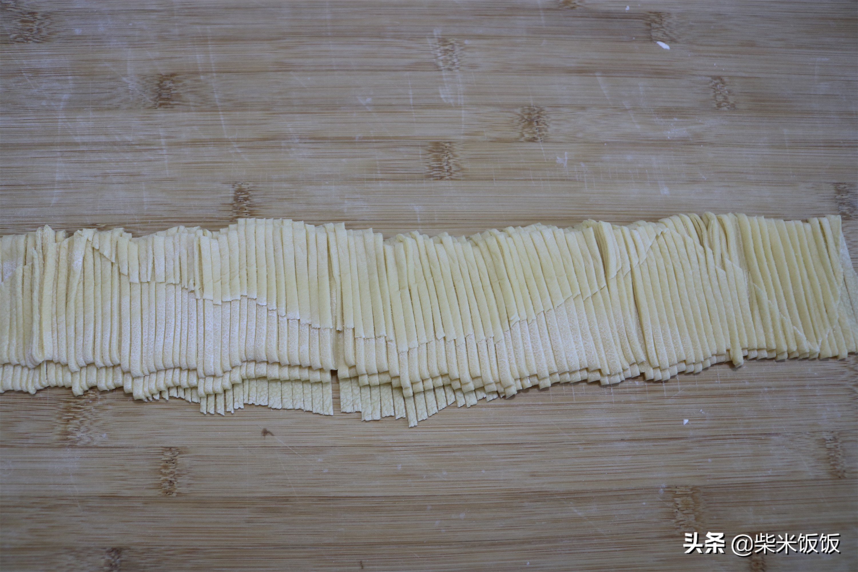在家制作手擀面，分享我的小技巧，面条柔软筋道，好吃不糊汤