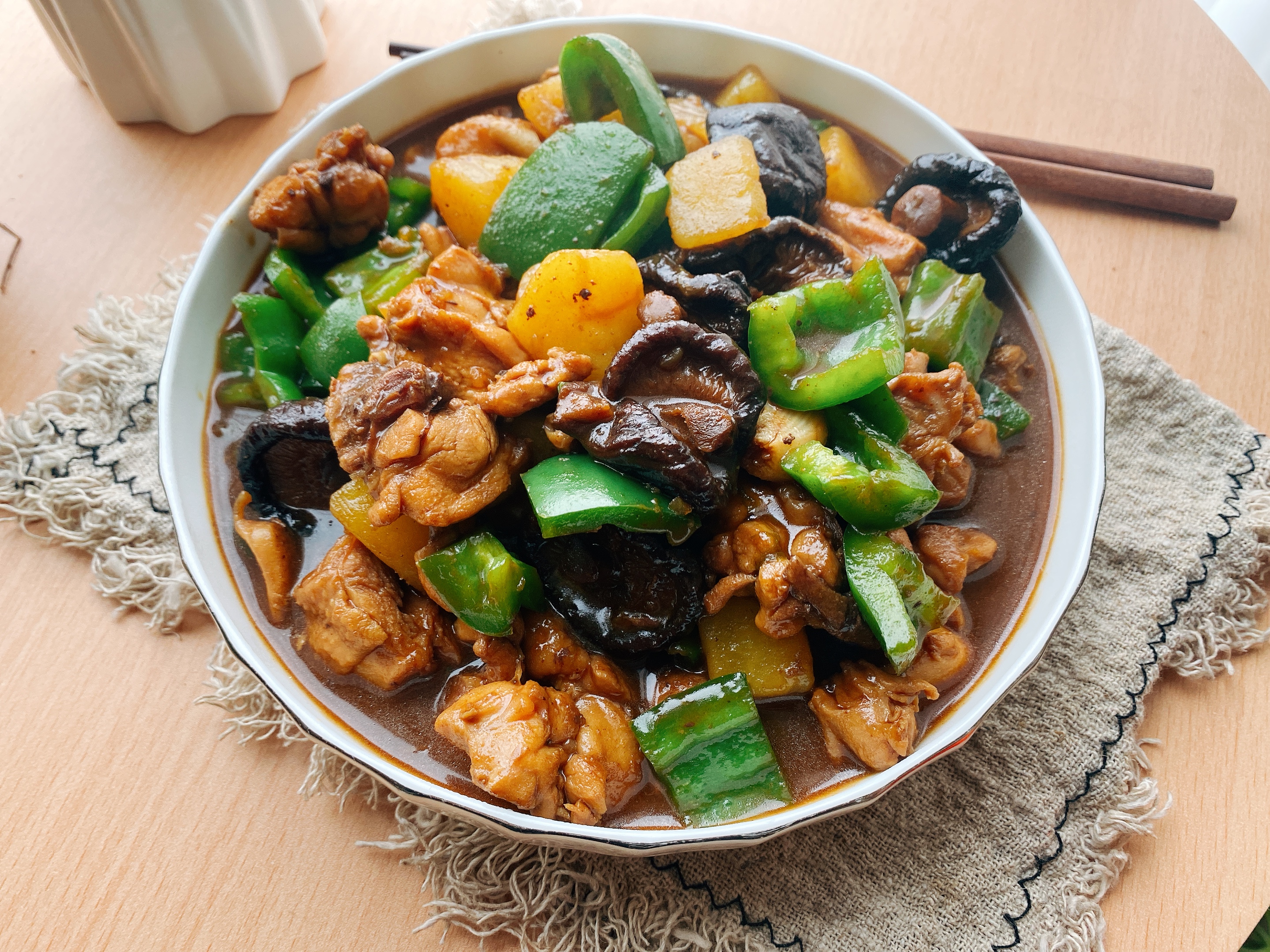 黄焖鸡到底加了什么料才那么香？除了盐和味精，最关键的是这味料