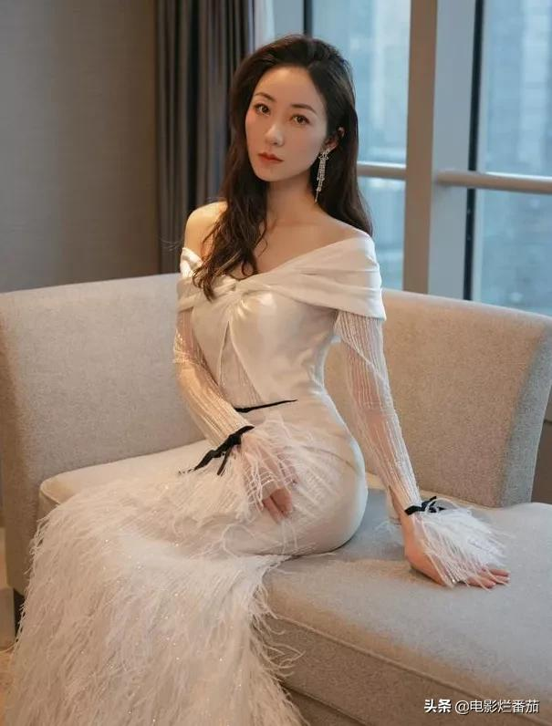金鸡红毯：张子枫为00后站台，韩雪为80后撑场，刘敏涛为70后争光