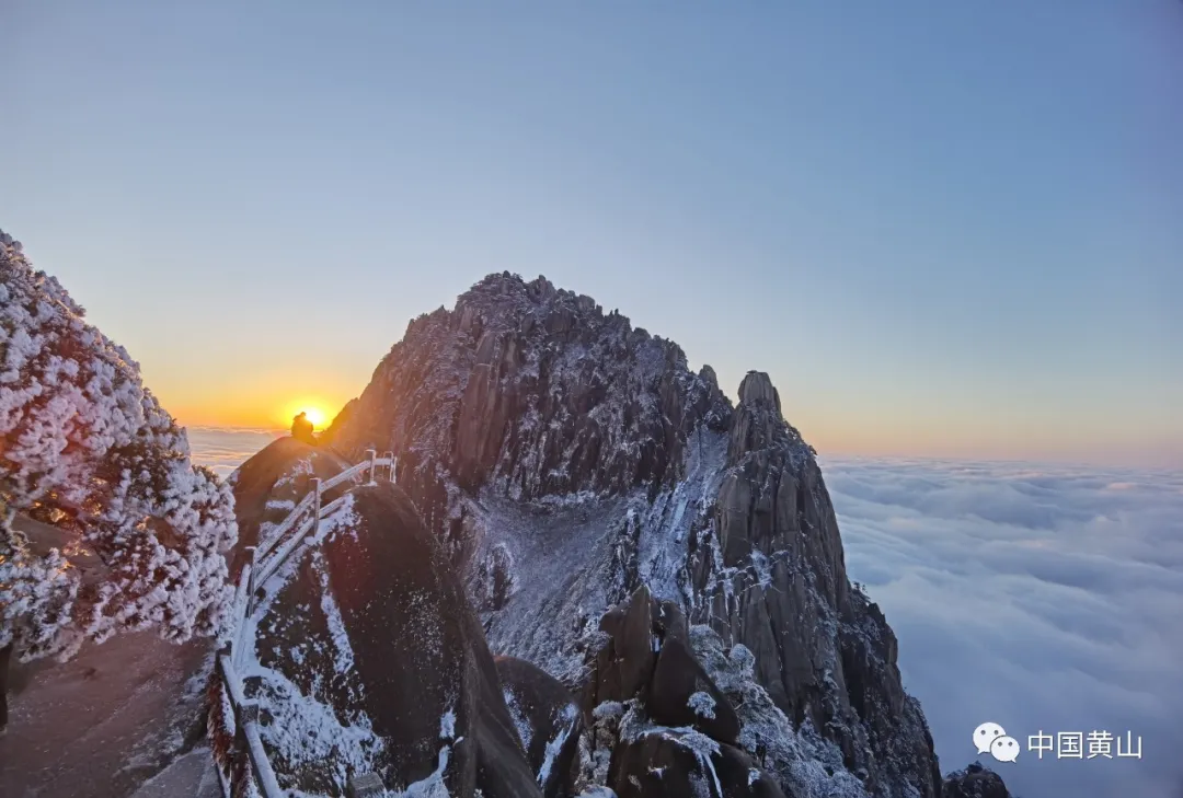 黄山雪后初霁,日出云海齐现美如仙境