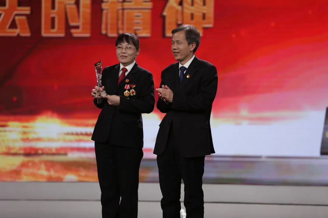 第二届“山东省十大法治人物”颁奖典礼在济南举办