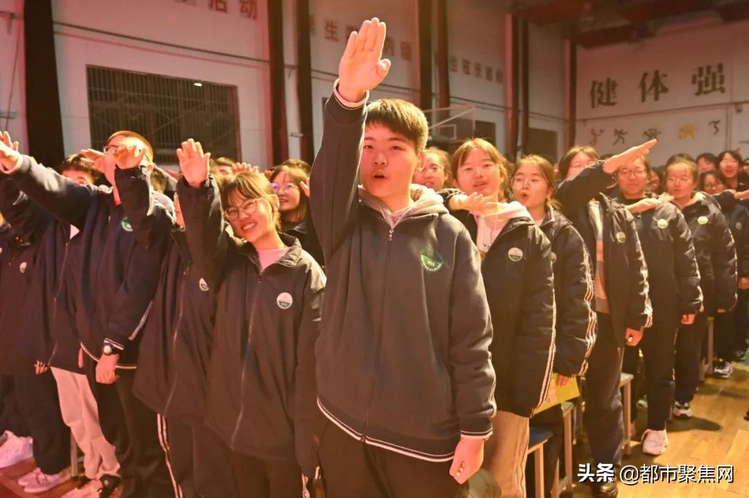 忻州实验中学举行“心态决定成败,理想照耀前程”高考励志演讲