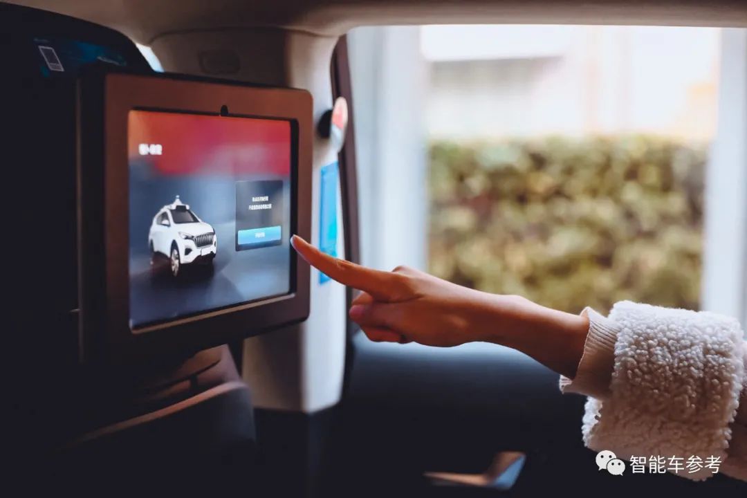 百度不「装」了：扔掉方向盘、拿掉安全员，明年在京全无人载客