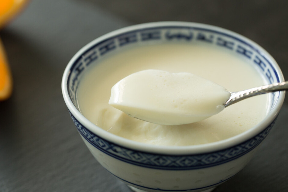 做姜撞奶时，掌握3个要点，香甜嫩滑如布丁，女人冬天吃驱寒暖胃