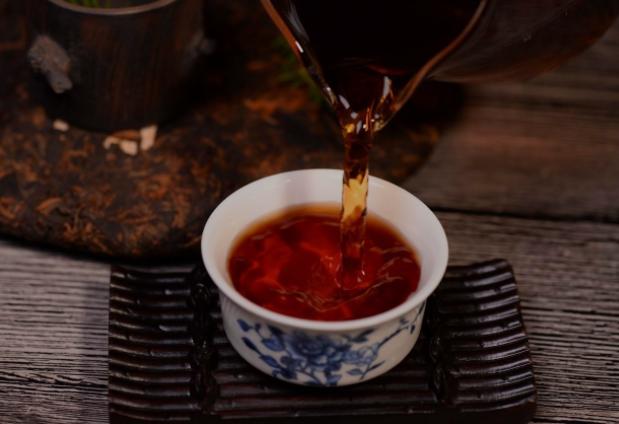 经常喝茶的人，和经常喝白开水的人，体质上有什么区别？