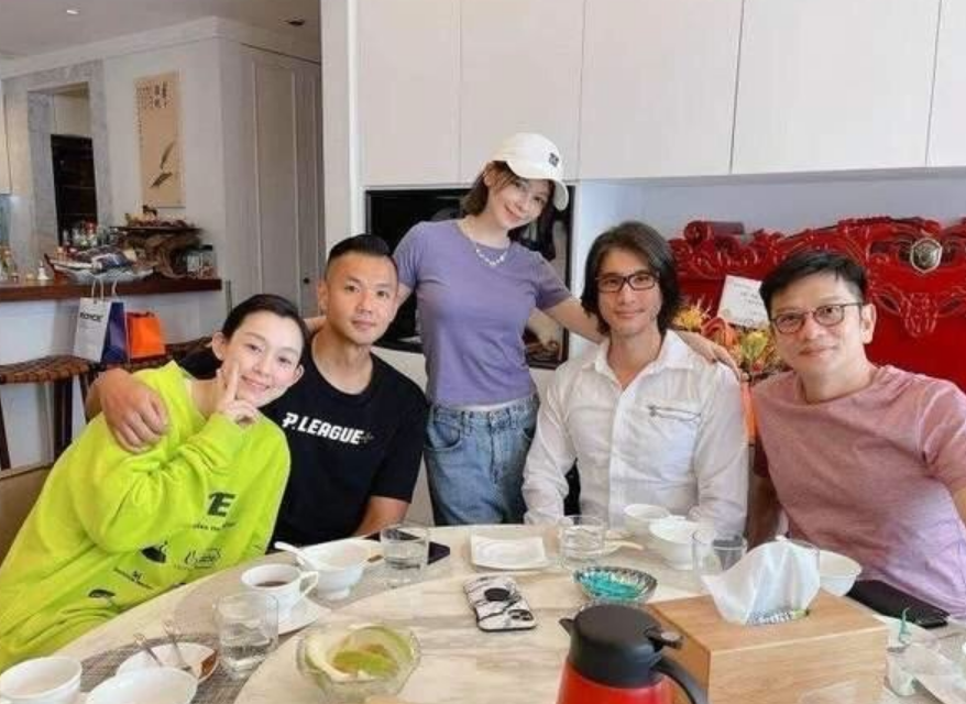 李靓蕾发长文否认“贪财”！拒绝亿万豪宅赠予，要求合理分配财产