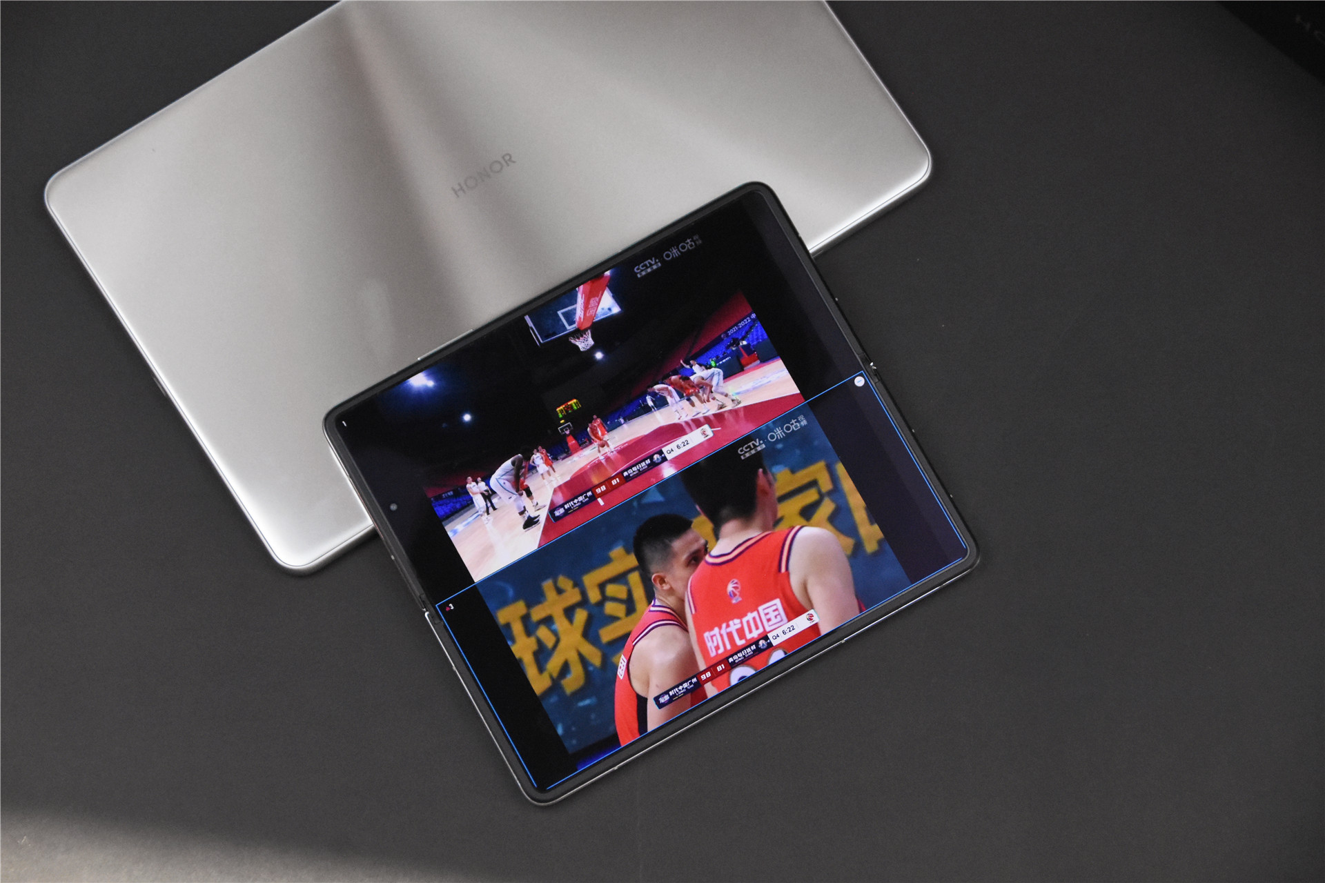 荣耀首款折叠屏Magic V评测：新骁龙8加特，三组镜头影像能力巅峰