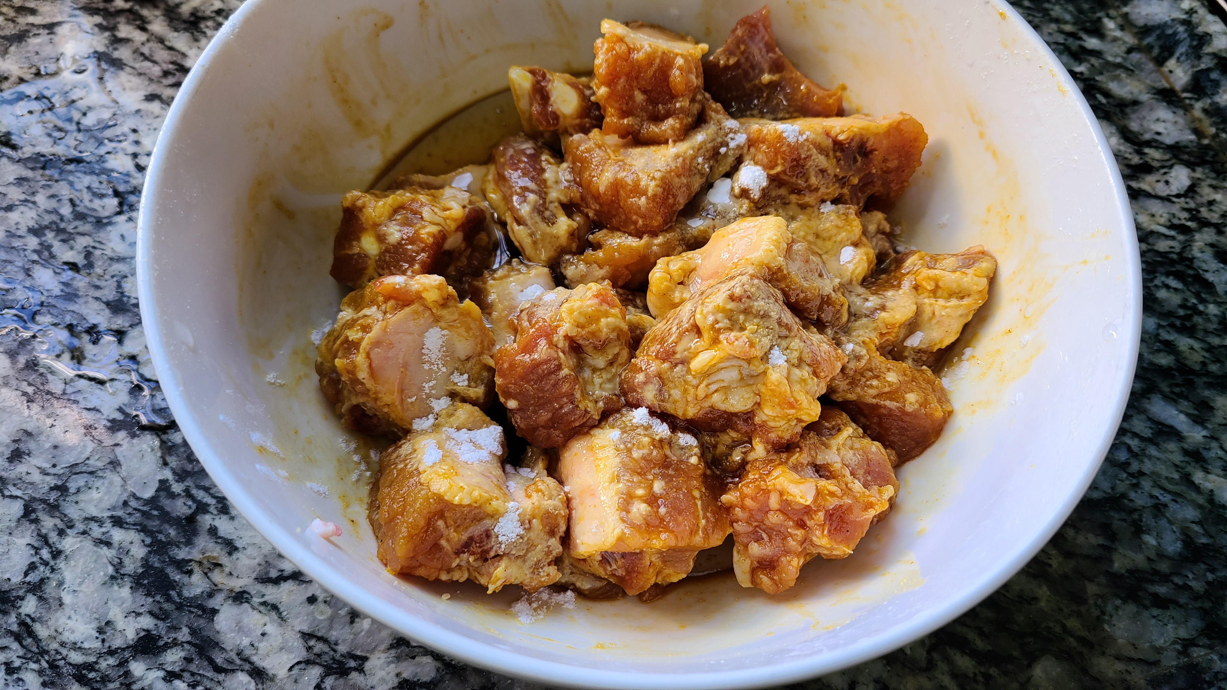 广东老厨师教的排骨做法，香喷喷的一道家常菜，好吃味浓