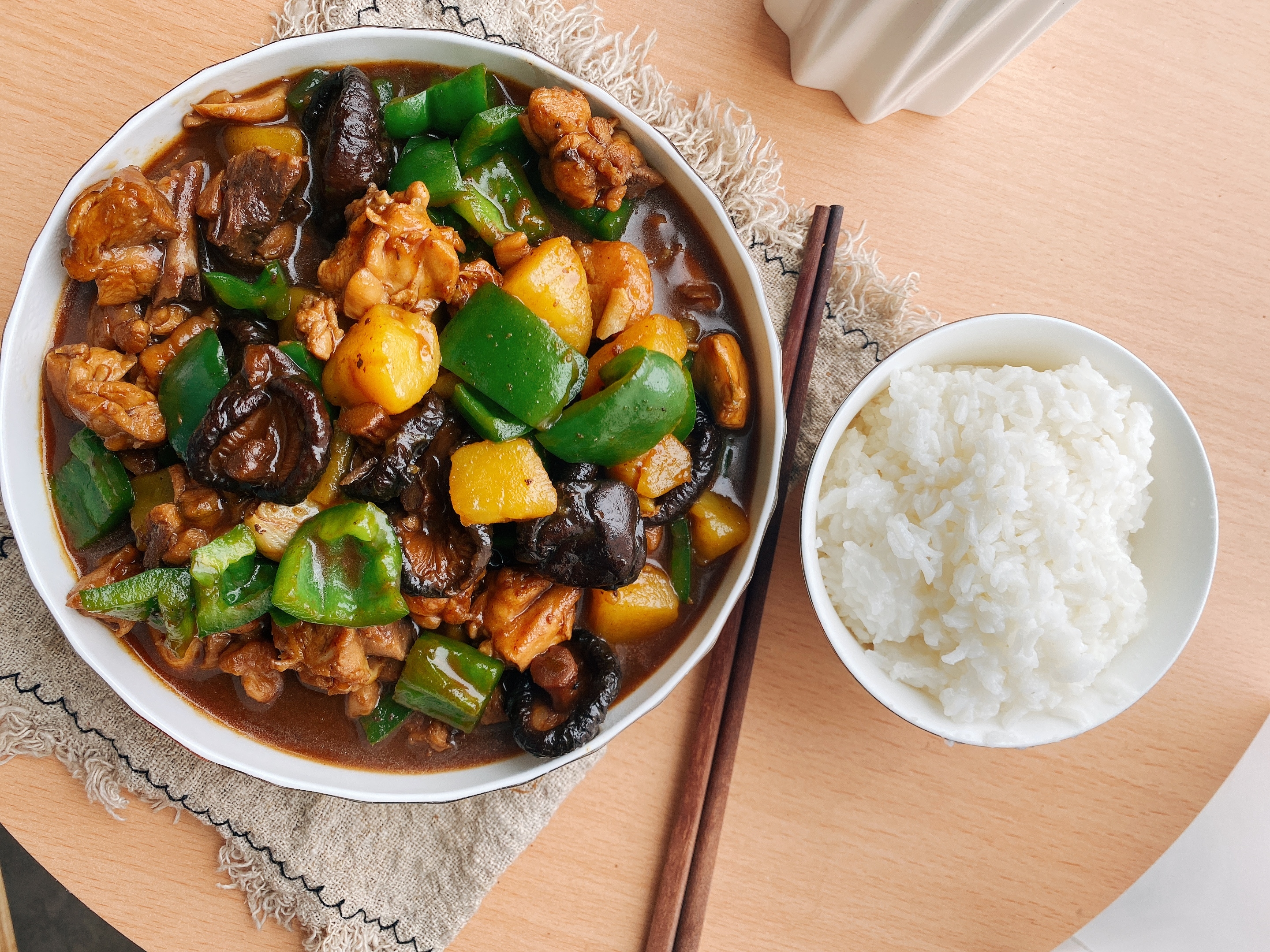 黄焖鸡到底加了什么料才那么香？除了盐和味精，最关键的是这味料