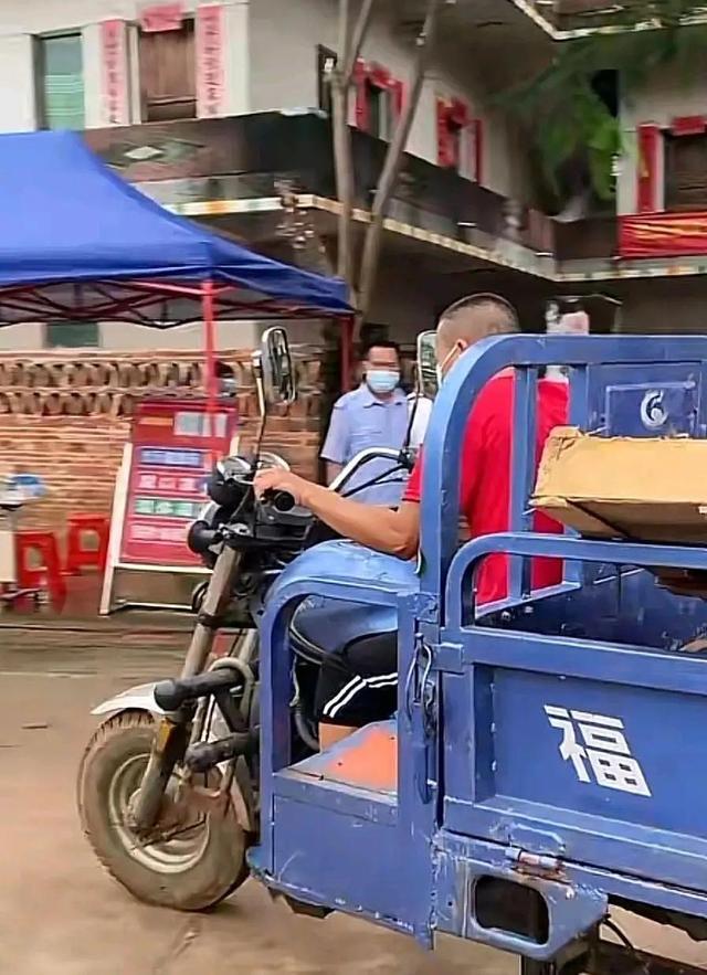 独爱三轮车！全红婵父亲不开50万豪车，红姐厨师大哥捡漏了