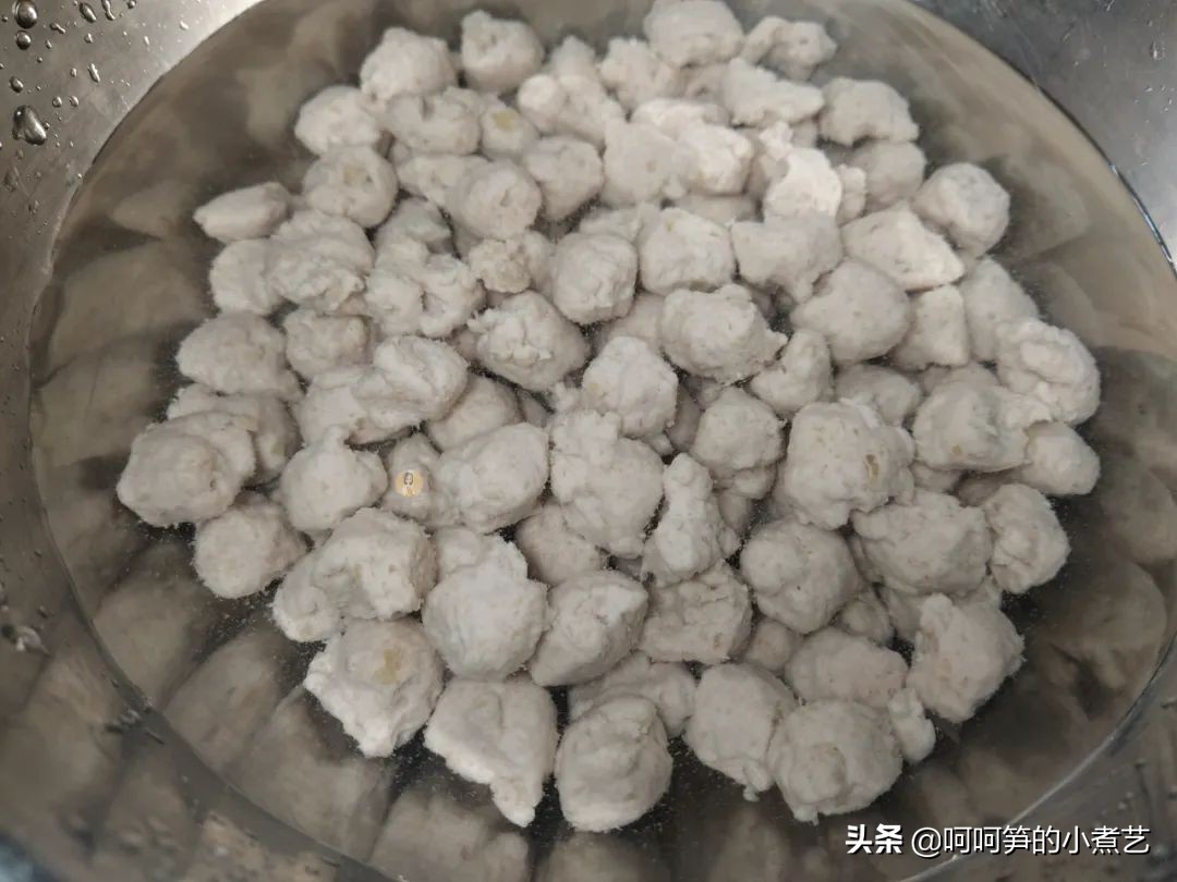 想吃牛肉丸不用买，教你在家自制牛肉丸，健康无添加，好吃又营养