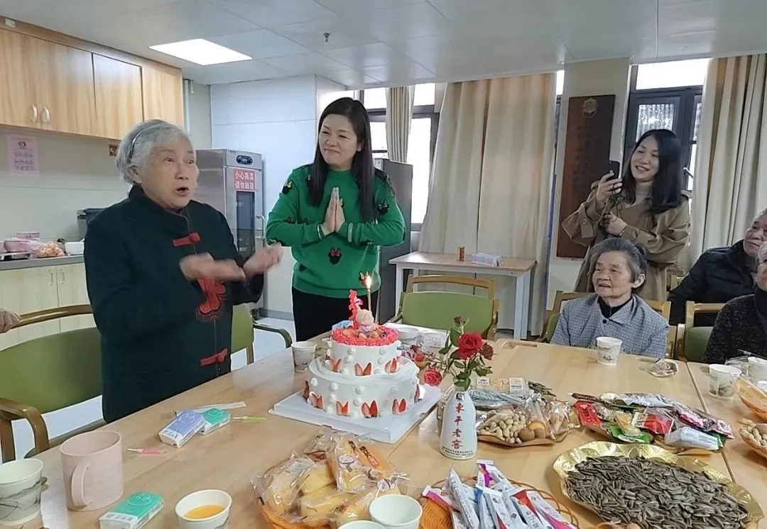 宋奶奶84岁生日会，幸福尽在不言中