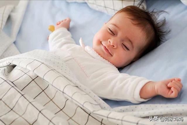 新生试管宝宝为何睡着时咧嘴笑？越早笑越聪明，8个逗笑方法现学现用