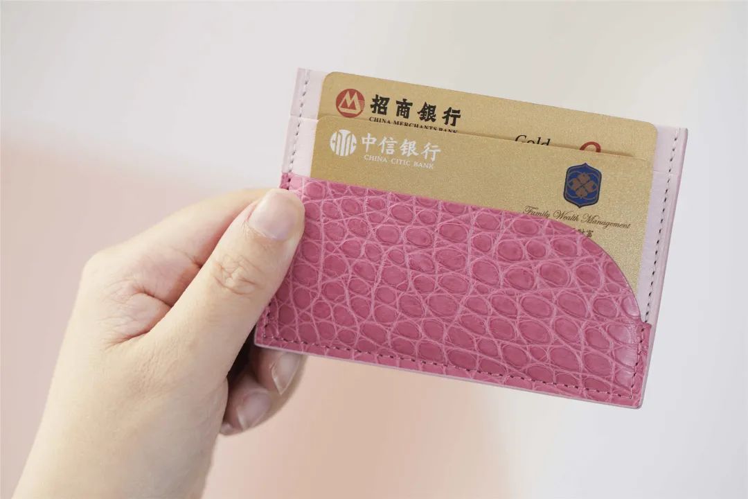 送礼清单，辛苦一年值得犒赏自己：欧米茄腕表、小众衣服包包…