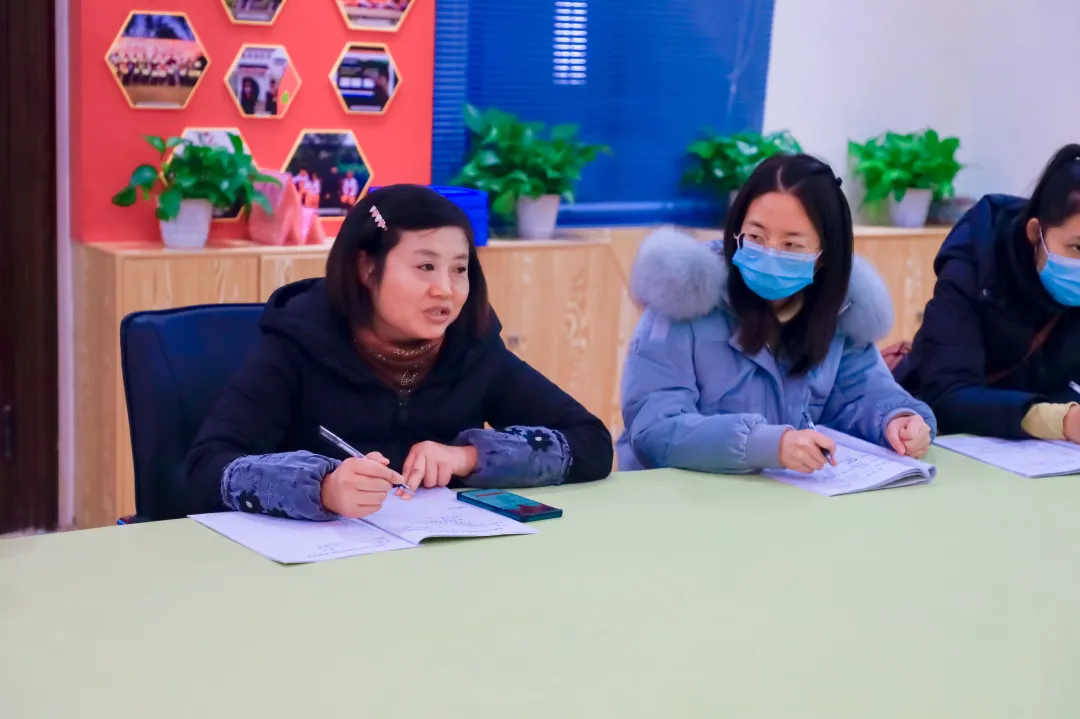 四川天府新区籍田小学开展期末复习研讨活动