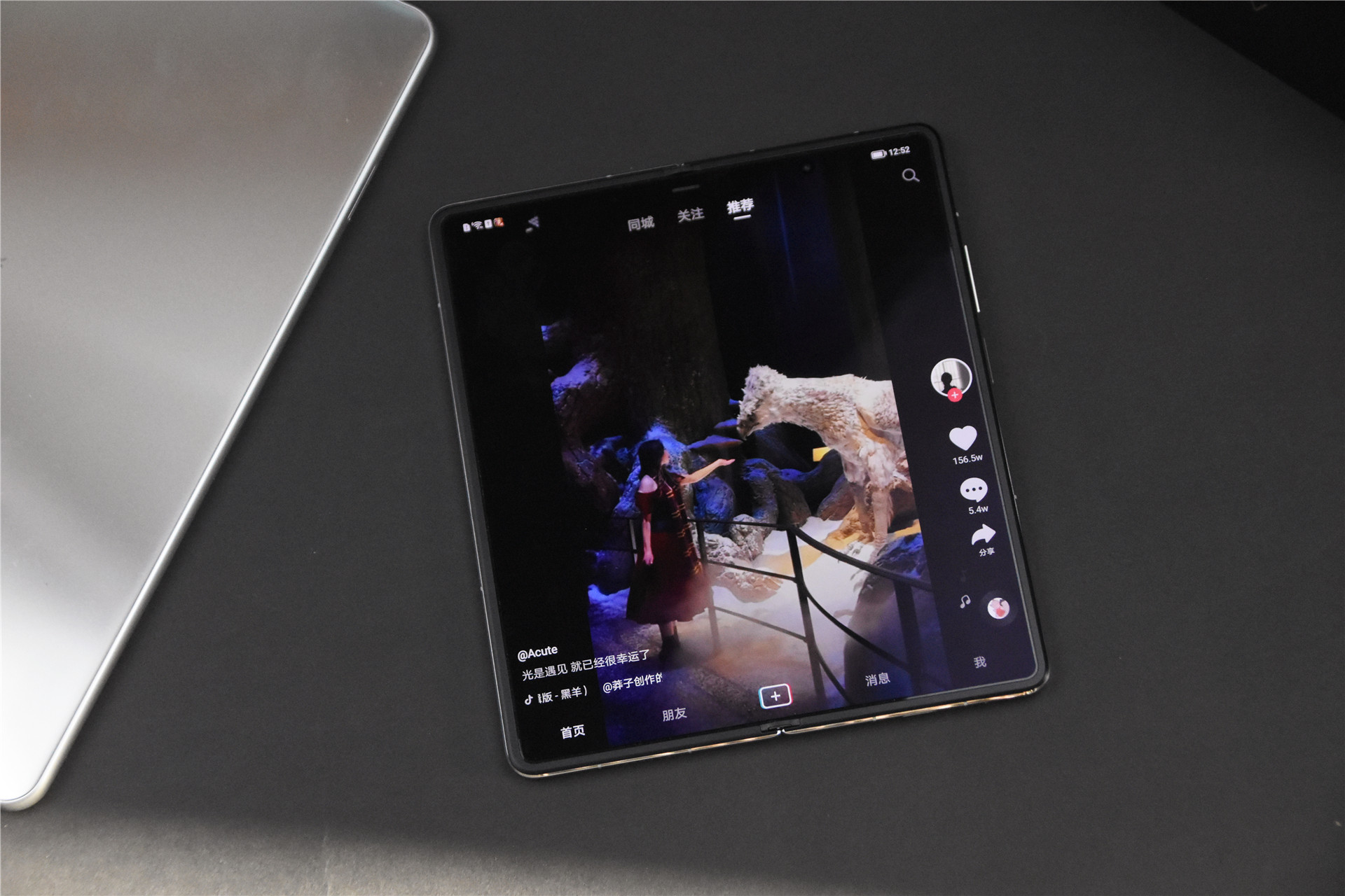 荣耀首款折叠屏Magic V评测：新骁龙8加特，三组镜头影像能力巅峰