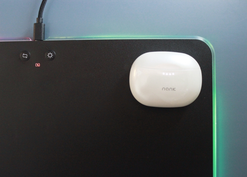 酷炫外设新选择—雷柏V10RGB幻彩背光无线充电游戏鼠标套装