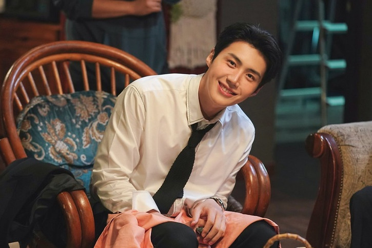 2022年金宣虎将出演朴勋政导演的电影《悲伤的热带》.