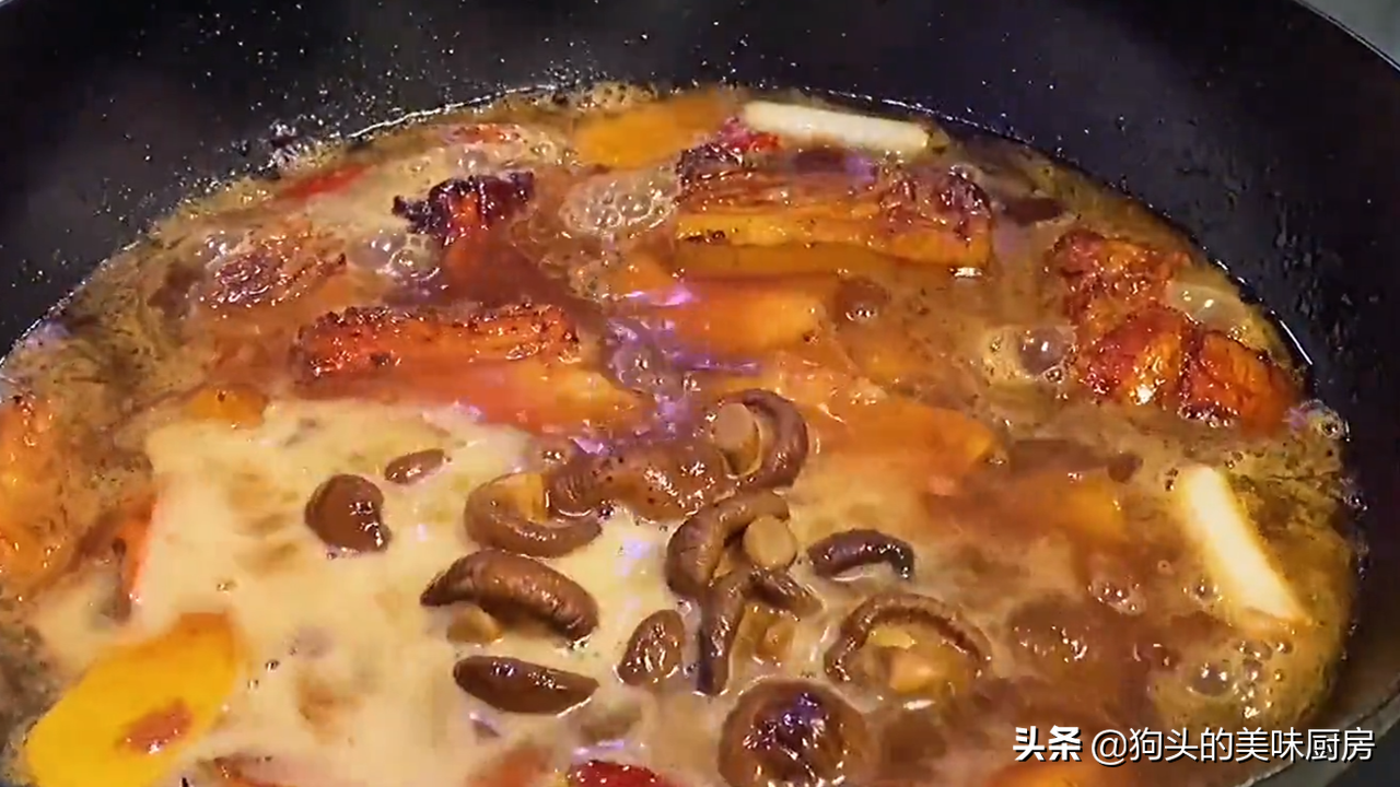 五花肉怎样做才软烂不油腻？大厨教你一个做法，出锅汤汁都不剩