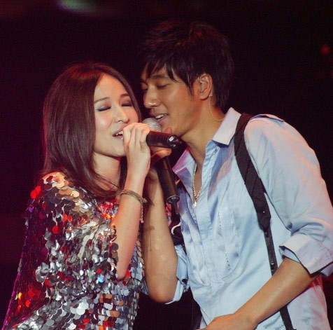 “虚伪渣男”王力宏的放荡往事，和他背后的13个妹子