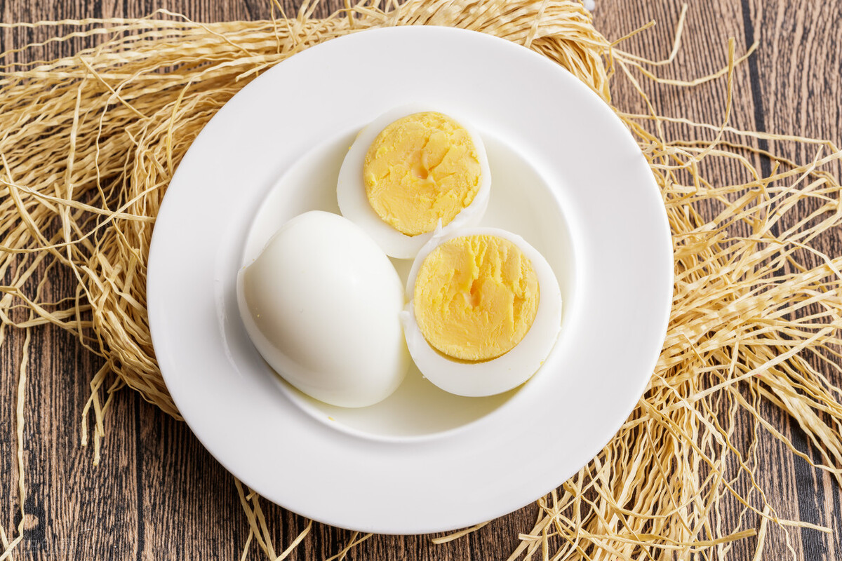 鸡蛋，一天吃几个最健康？心脏医生却说：很多人吃多了