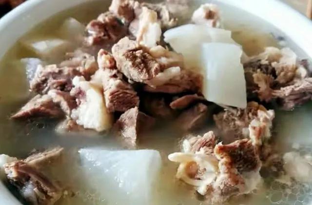 农村“冬至”要吃羊肉，炖羊肉时佐料不宜过杂，只用这3样味更鲜