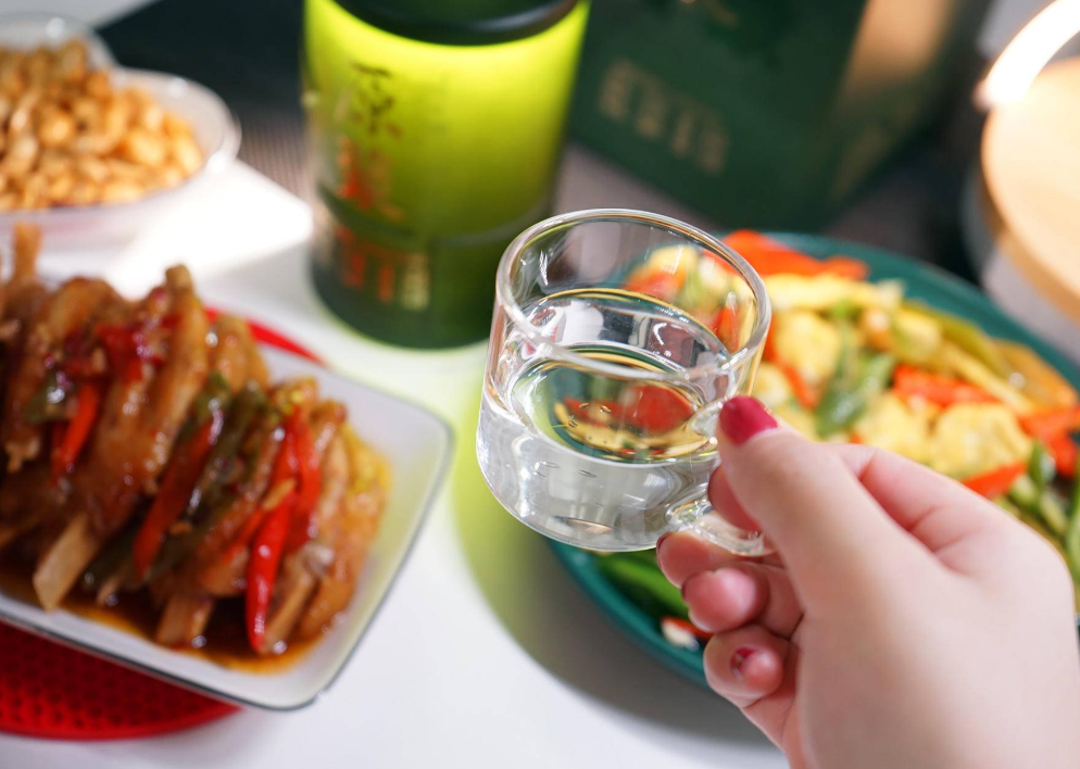 好白酒和普通白酒，到底差在哪？好喝與否不是唯一標準，看完醒悟