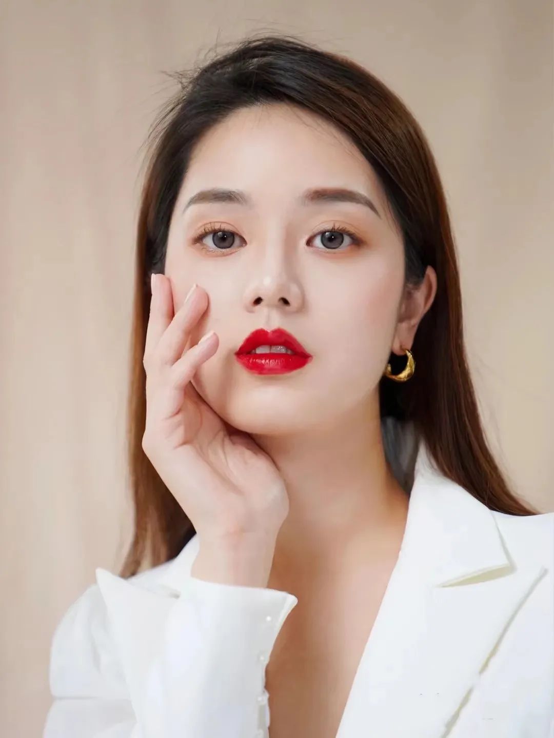 為什么現(xiàn)在很多女生不化妝只涂口紅？