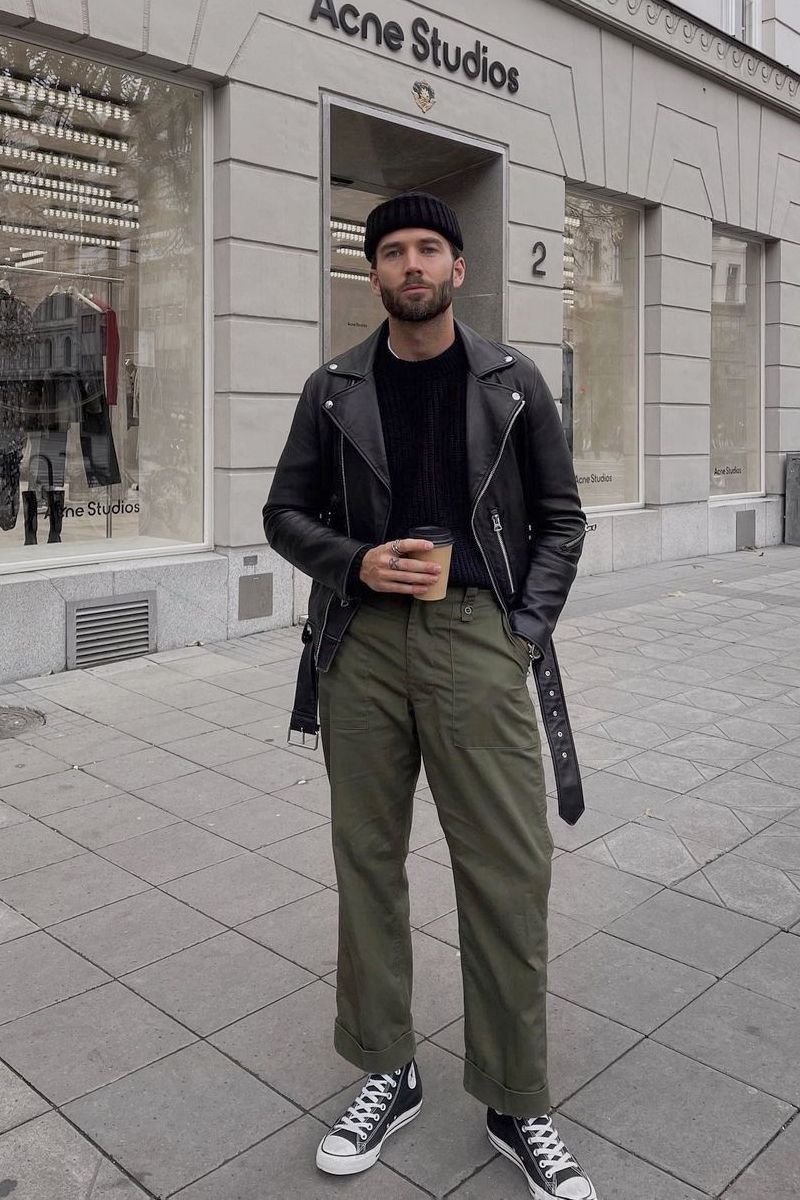 冬季有一种时髦叫"黑色调",建议男士这样穿,造型好看又高级