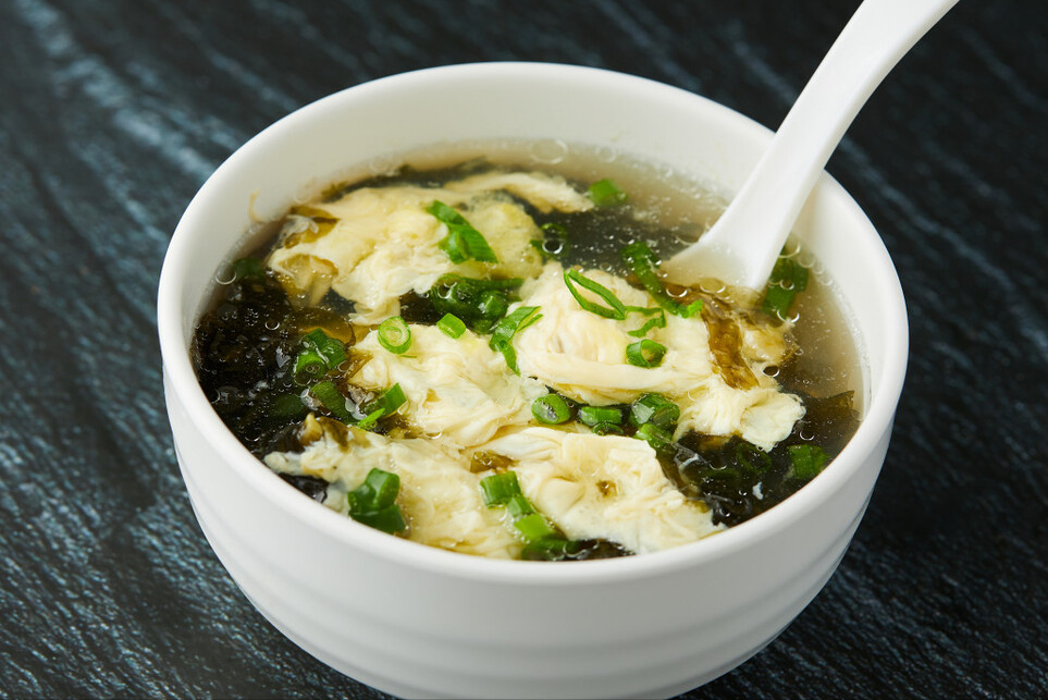 做紫菜蛋花汤，紫菜不用下锅煮，分享正确做法，汤鲜味美营养高