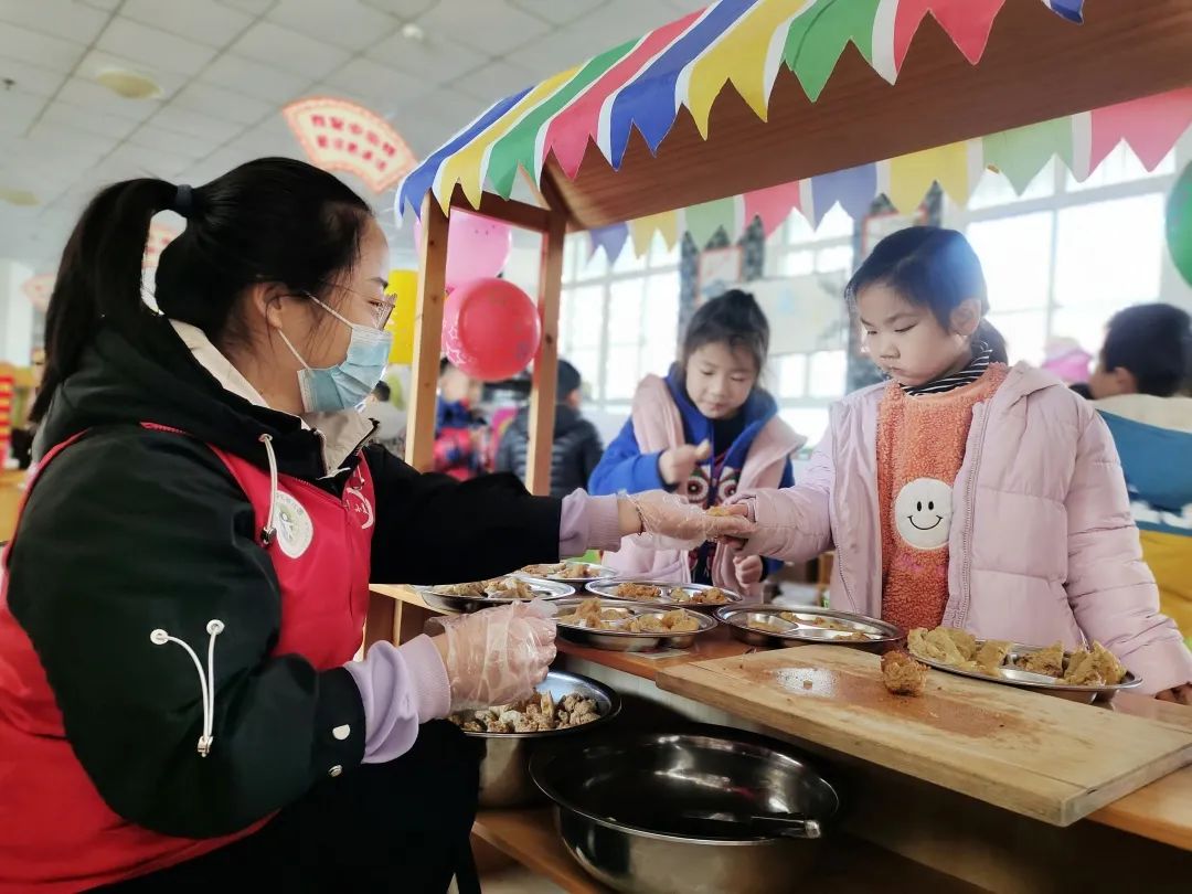 浓情中国年 欢喜逛庙会：宁阳县文庙中心幼儿园举办新年庙会活动