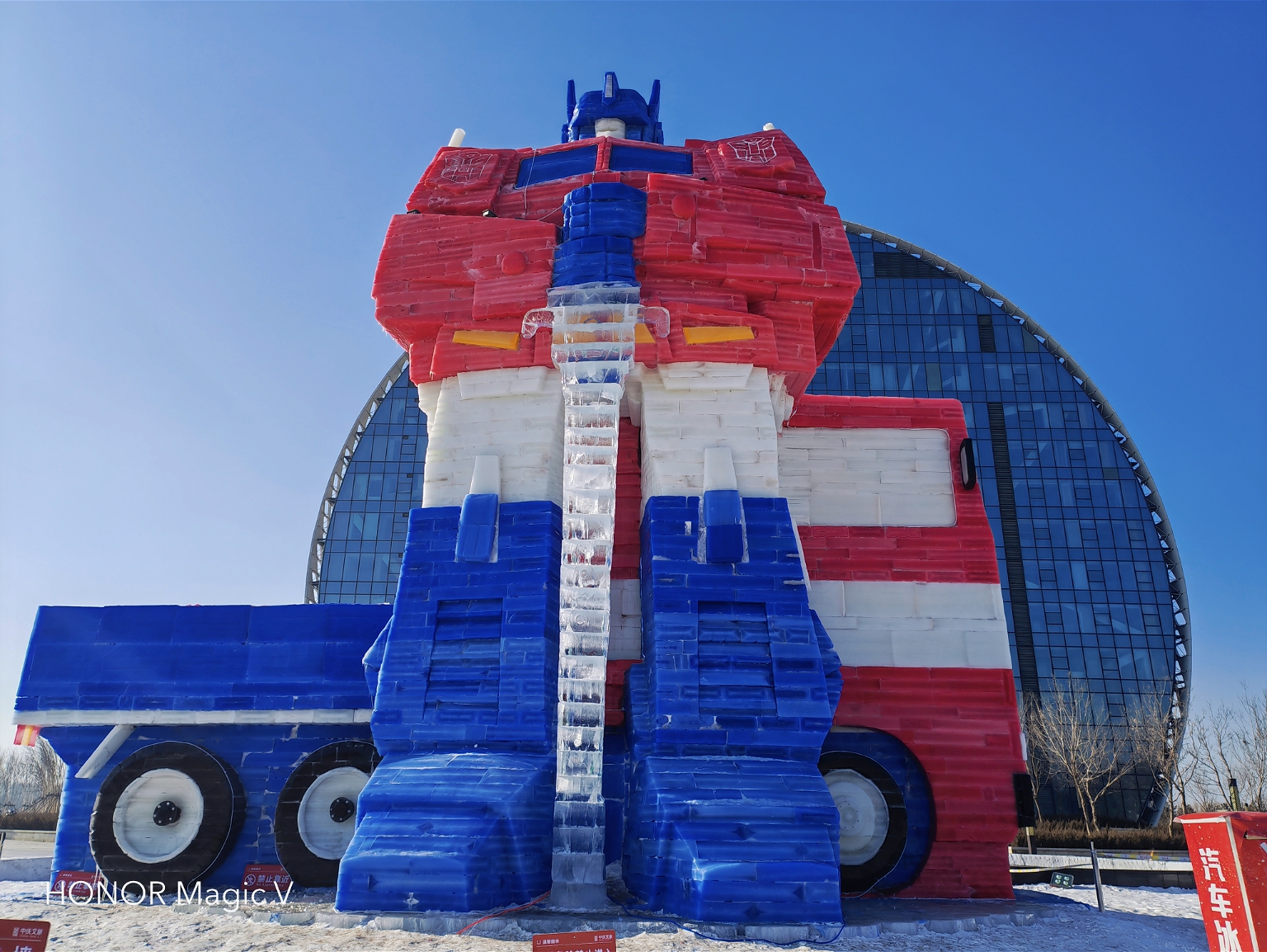 荣耀首款折叠屏Magic V评测：新骁龙8加特，三组镜头影像能力巅峰