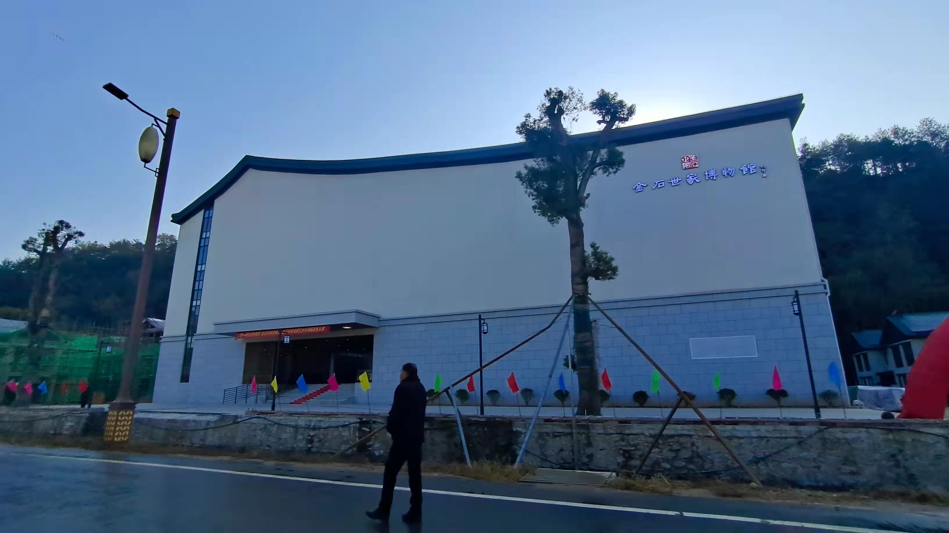 靖安金石世家书画家艺术村首办公益捐赠活动