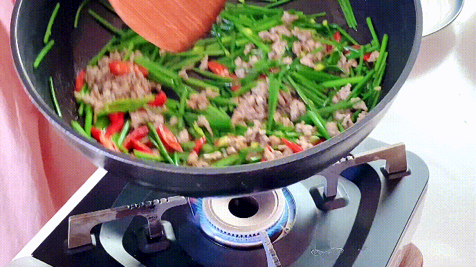 这道海瓜子炒韭菜花实在是太香了，鲜美可口又下饭，适合冬天