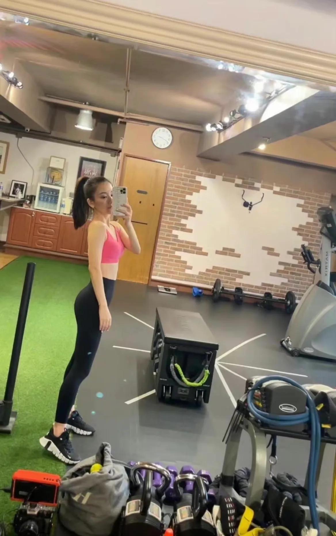 方媛晒幸福日常，健身带娃轻松兼顾，郭富城陪妻女坐缆车超有爱