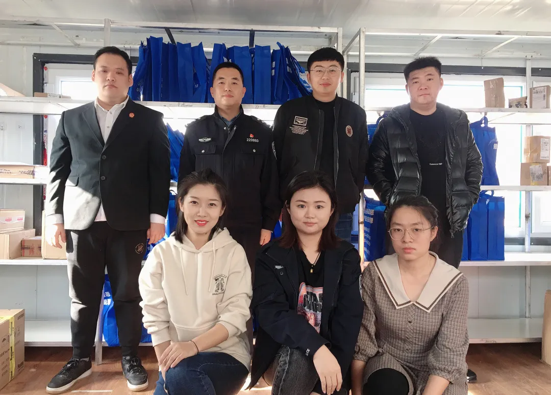 辉南县人民法院走进辉南县特殊教育学校发放“微心愿”物品