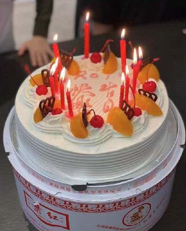 林志颖晒全家福为妻子庆生，还亲自驾豪车带陈若仪兜风，超宠溺
