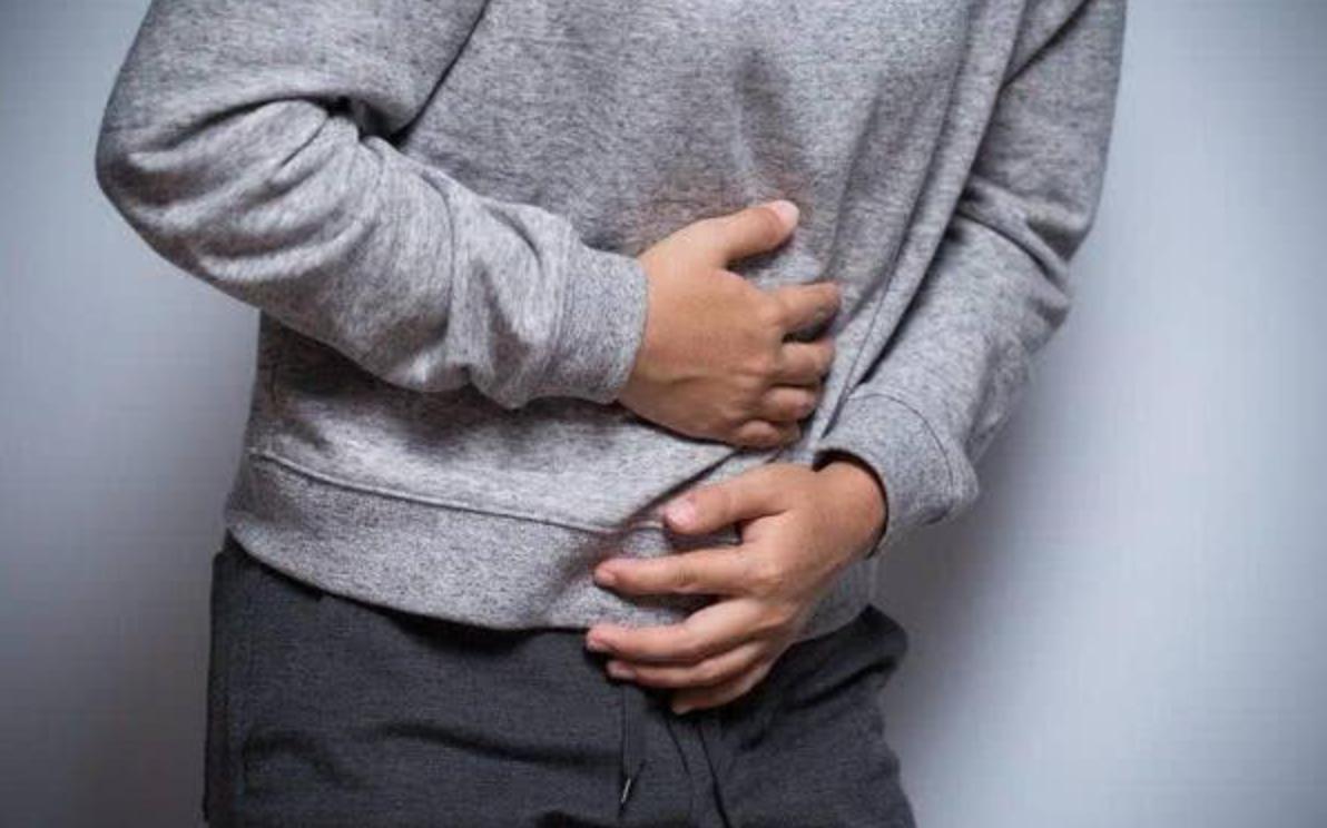 大便“前头干硬，后边软稠”，意味着啥？3种原因你可能没注意到