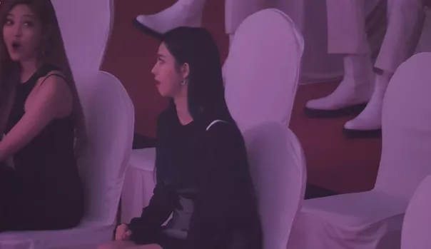 为何Karina看JENNIE的VCR如此惊讶;投票造假团过得“丰衣足食”?