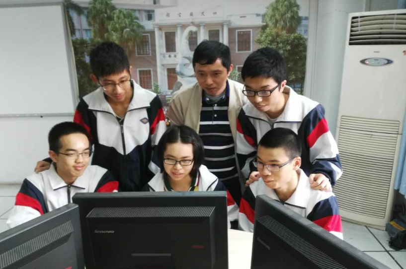 2003年，河南高中生发明“万能充”，获国家大奖保送清华大学