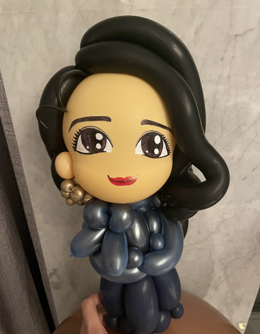 林心如晒5岁女儿生日现场照，表白小海豚“爱你”，45岁状态年轻