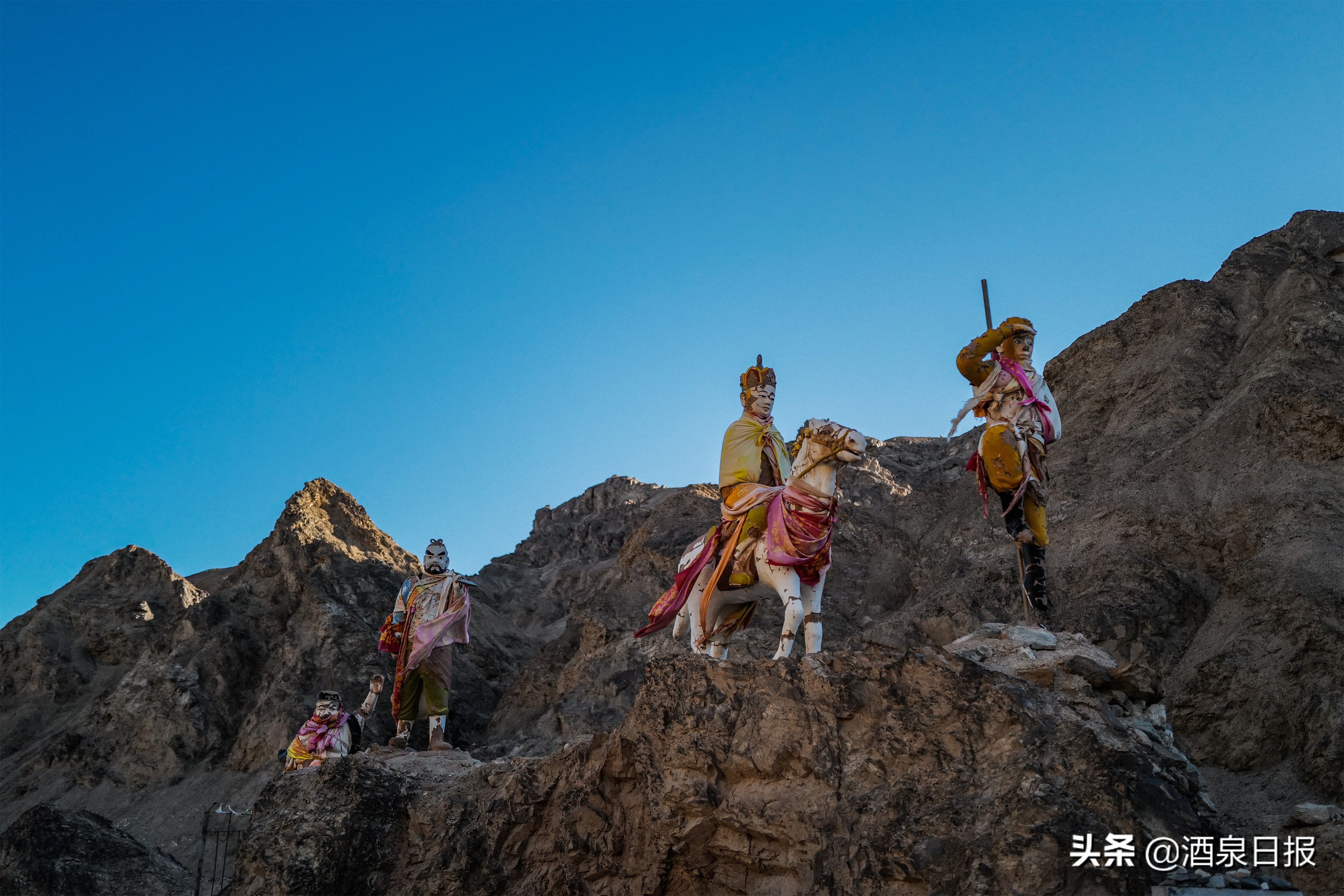 探访冬日敦煌三危山圣景