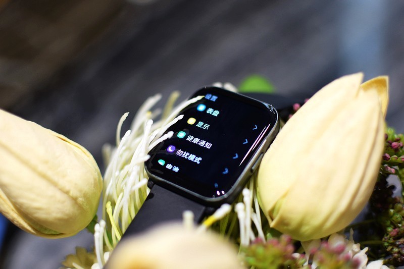 首款AMOLED高清彩屏 超视网膜全面屏 黑加手表