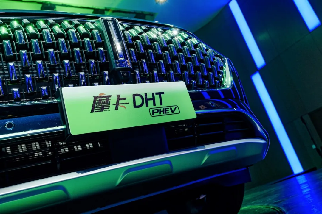 馈电油耗仅5.55L，续航再破1000公里，摩卡DHT-PHEV真能0焦虑？