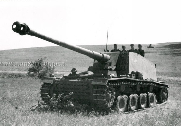 ��ǿ�İ��׶�����ս�¹�128�������������л��ڼ�ʷ